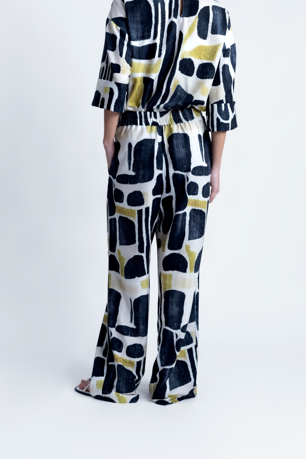 PANTALÓN ESTAMPADO - Imagen 4
