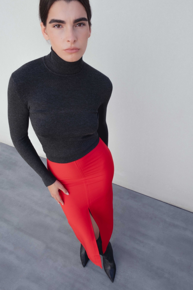 FALDA MIDI CON ABERTURAS